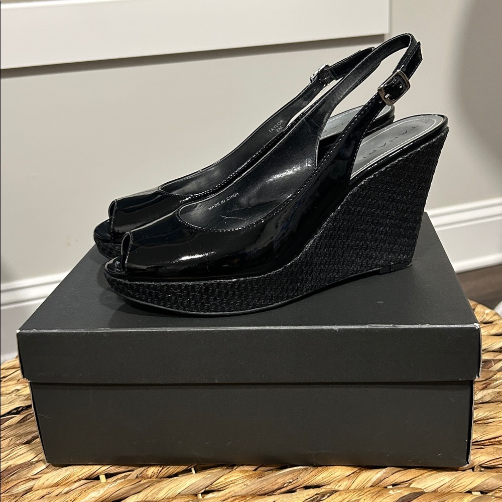 Tahari Taylor Raffia Black Wedge Sandal. Open toe size 8 comes in original box